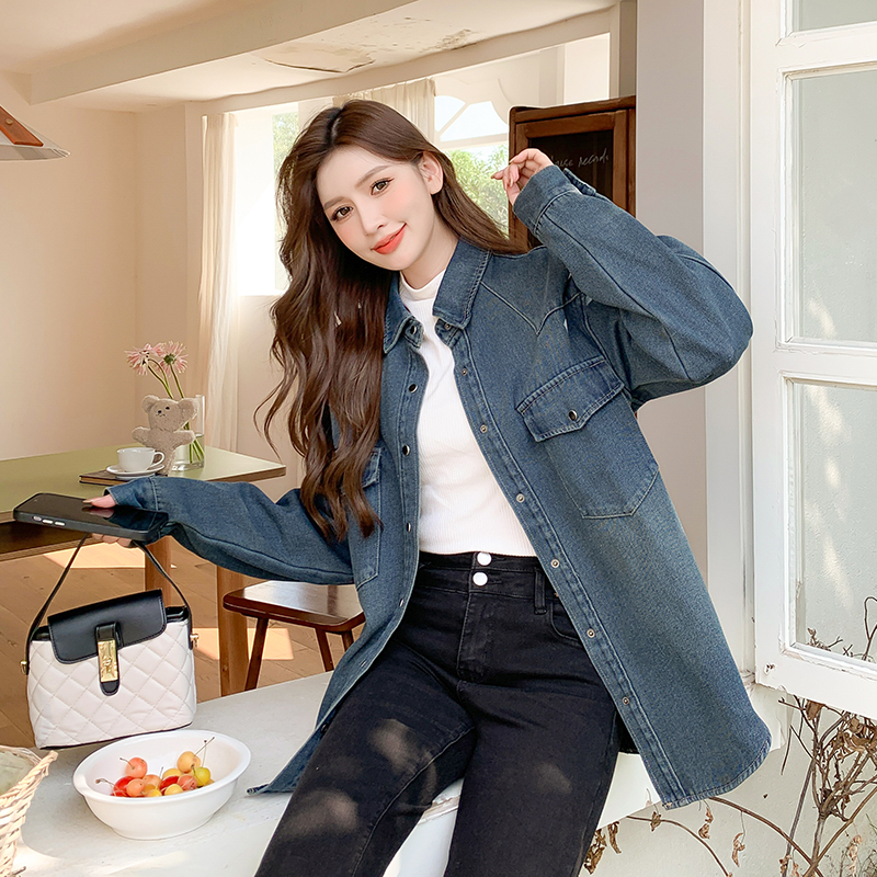 Women's Fleece-Lined Oversized Denim Shirt Jacket Korean Style Winter Layering - Image 3