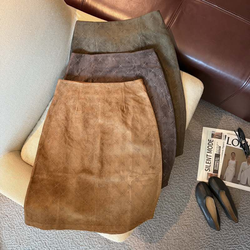 2026 Early Autumn Retro Suede Diamond Quilted A-Line Midi Skirt for Women