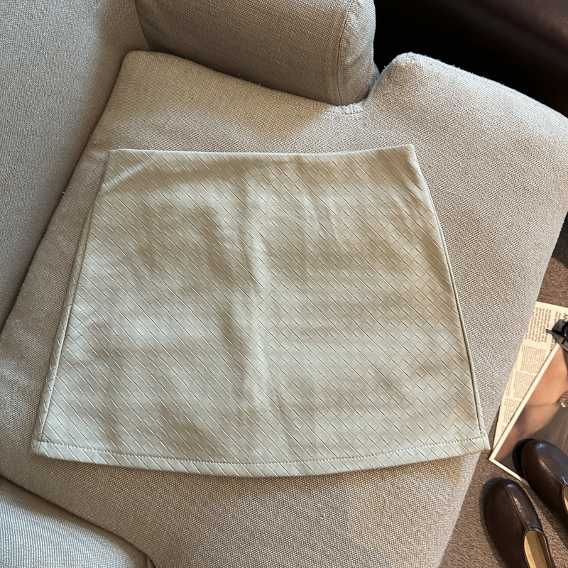 2026 Autumn Woven Texture PU Leather A-Line Mini Skirt Solid Color Anti-Exposure - Image 2
